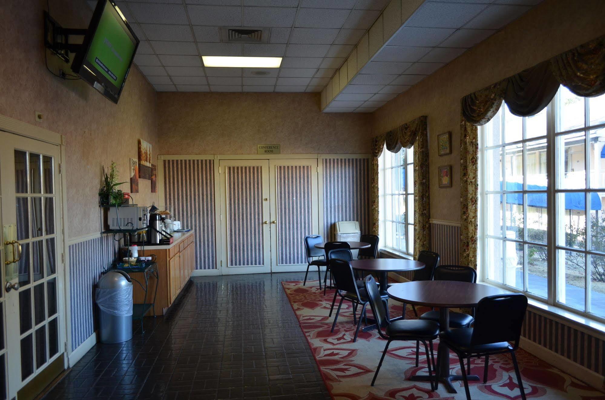Travel Inn Хоумууд Екстериор снимка